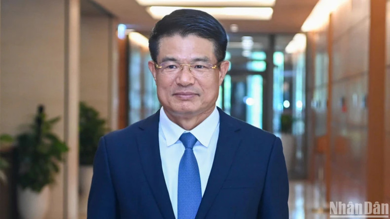 阮辉进同志当选最高人民检察院检察长。 阮辉进同志当选最高人民检察院检察长。