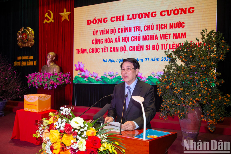 国家主席梁强发表讲话。