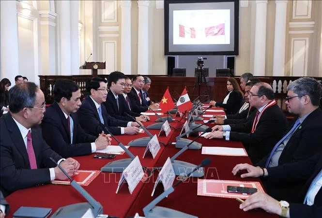 越南国家主席梁强会见秘鲁最高法院院长哈维尔·阿雷瓦洛·维拉。 越南国家主席梁强会见秘鲁最高法院院长哈维尔·阿雷瓦洛·维拉。