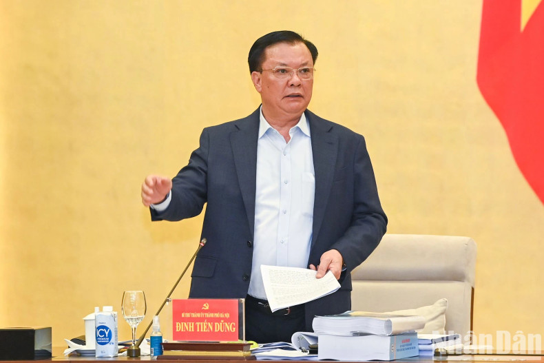 河内市市委书记丁进勇发表讲话。