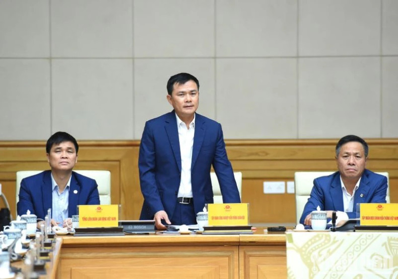 越南军队电信工业集团副总经理曹德胜在会议上发言。 越南军队电信工业集团副总经理曹德胜在会议上发言。