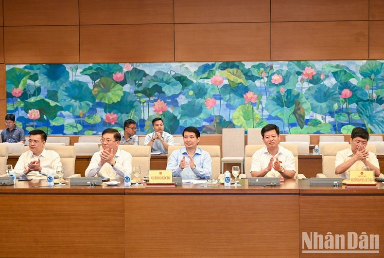 各位代表出席活动。