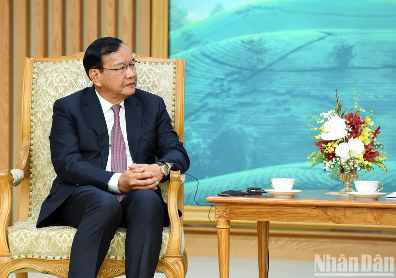 柬埔寨人民党中央外委会主席布拉索昆发表讲话。