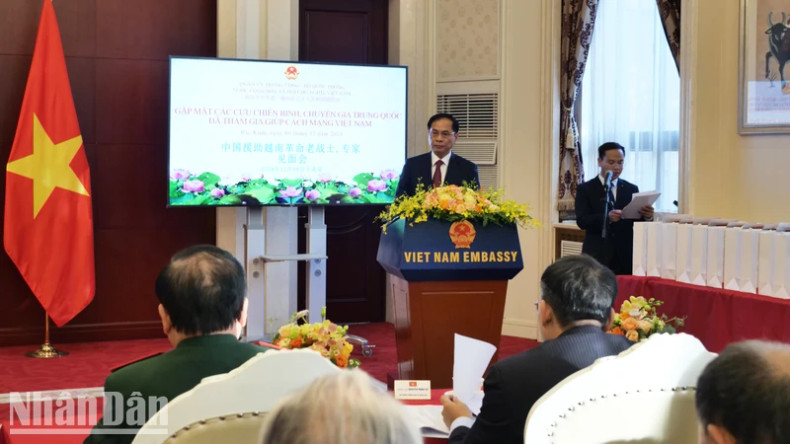 越南政府副总理兼外交部长裴青山发表讲话。 越南政府副总理兼外交部长裴青山发表讲话。