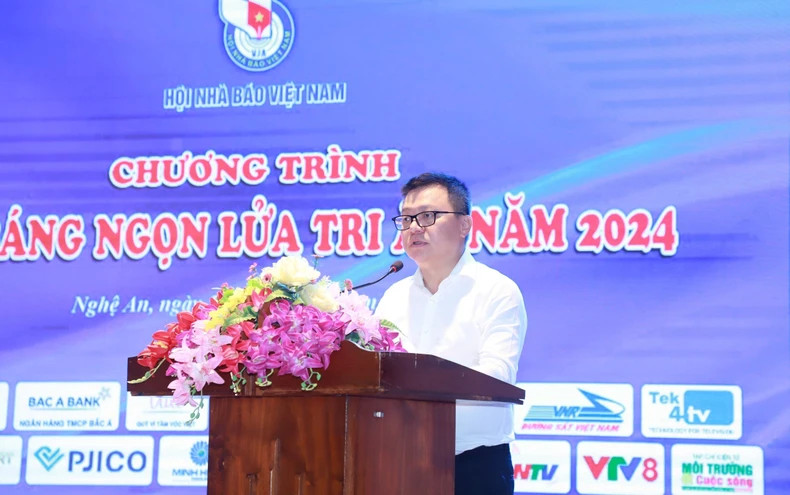 黎国明同志发表讲话。 黎国明同志发表讲话。