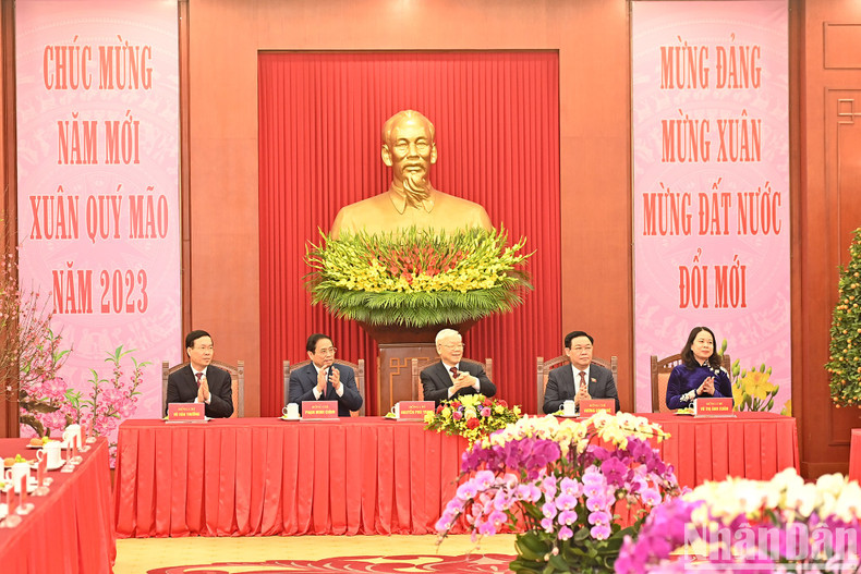 越共中央总书记阮富仲和党、国家领导出席拜年活动。(登科 摄) 越共中央总书记阮富仲和党、国家领导出席拜年活动。(登科 摄)