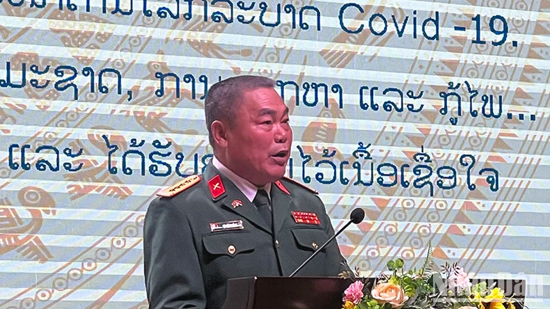 武文统大校发表讲话。 武文统大校发表讲话。