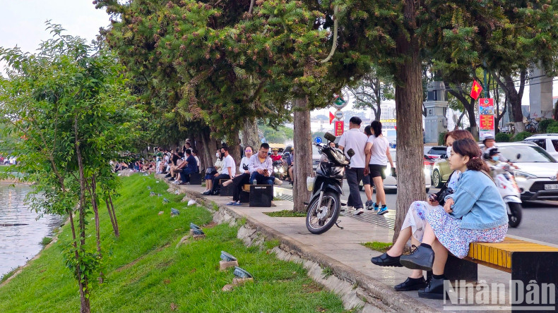 天气凉爽是大叻市吸引众多游客的因素之一。 天气凉爽是大叻市吸引众多游客的因素之一。