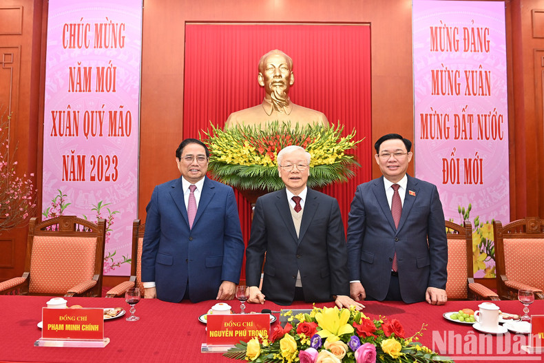 越共中央总书记阮富仲,越南政府总理范明正,越南国会主席王廷惠出席活动。(登科 摄) 越共中央总书记阮富仲,越南政府总理范明正,越南国会主席王廷惠出席活动。(登科 摄)