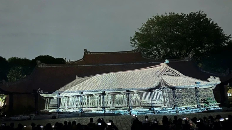 精彩的3D映射表演使文庙—国子监变得栩栩如生。 精彩的3D映射表演使文庙—国子监变得栩栩如生。