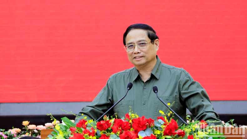 范明正总理在仪式上发表讲话。 范明正总理在仪式上发表讲话。