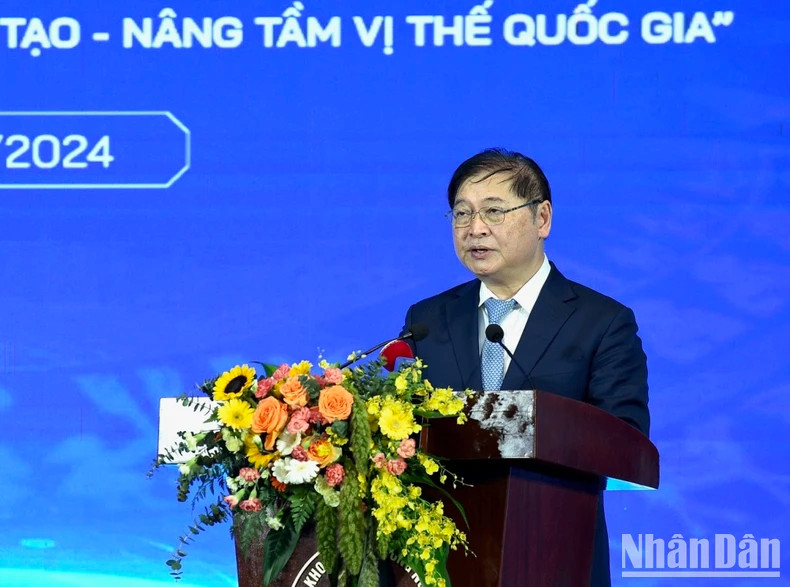 越南科学技术协会联合会主席潘春勇发表讲话。