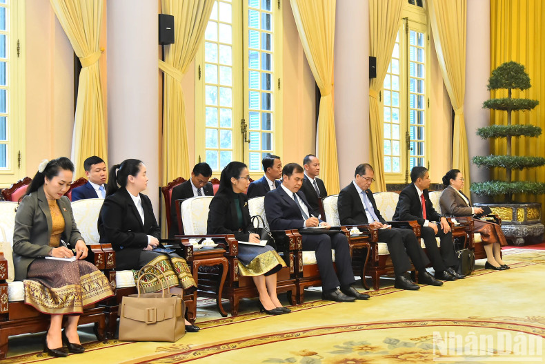 老挝外交部长通沙万·丰威汉一行。