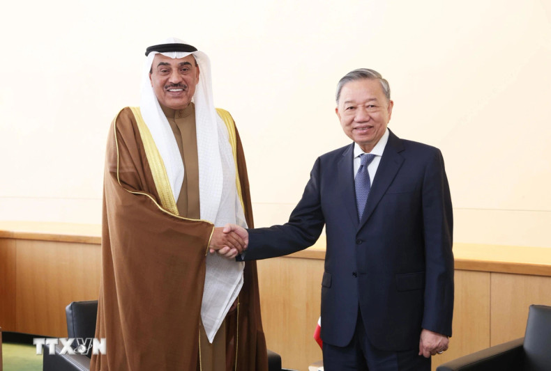苏林总书记、国家主席会见科威特王储谢赫·萨巴赫·哈立德。 苏林总书记、国家主席会见科威特王储谢赫·萨巴赫·哈立德。