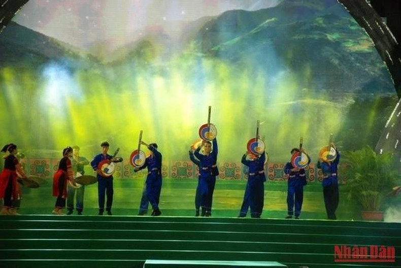 文艺表演节目。 文艺表演节目。