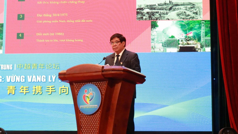 越共中央理论委员会委员、越南胡志明国家政治学院前副院长阮曰草发表讲话。 越共中央理论委员会委员、越南胡志明国家政治学院前副院长阮曰草发表讲话。