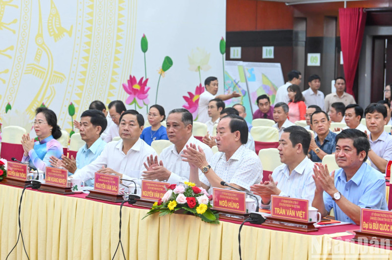 朔庄省领导出席会议。 朔庄省领导出席会议。