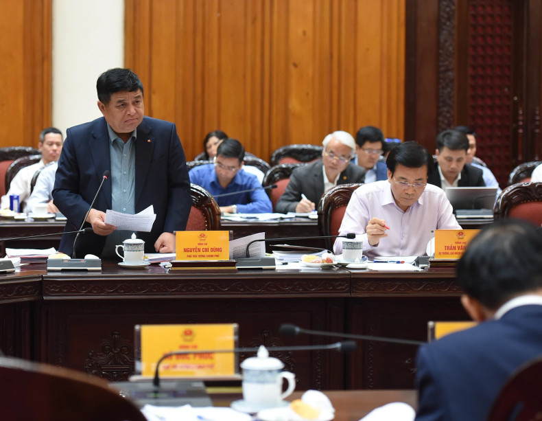 越南政府总理范明正同教育培训部和卫生部举行会议【组图】 ảnh 4 越南政府总理范明正同教育培训部和卫生部举行会议【组图】 ảnh 4