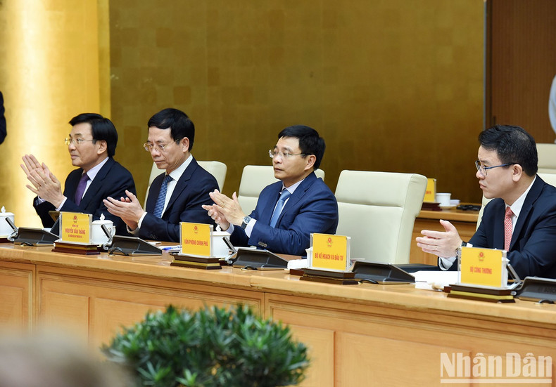 越南各部门、部委、行业领导代表。 越南各部门、部委、行业领导代表。