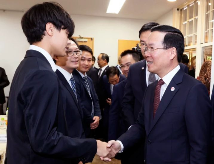 越南国家主席武文赏会见旅居日本越南人代表。