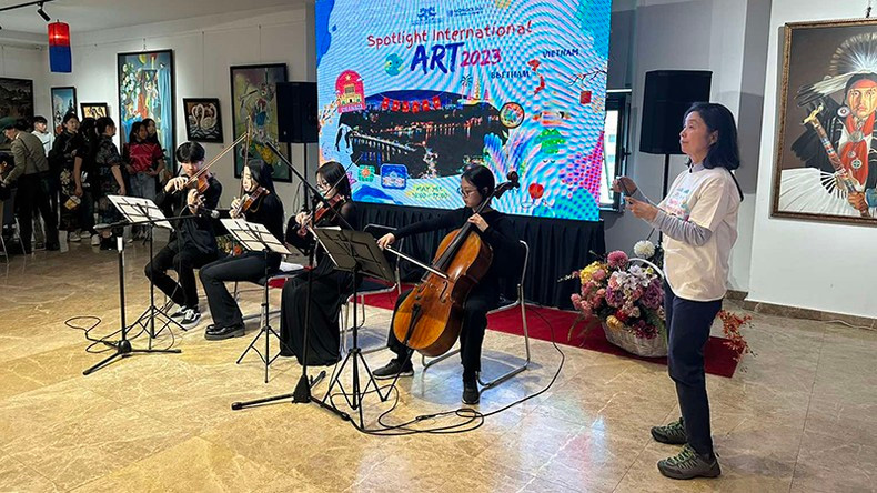 越南文艺节目。 越南文艺节目。