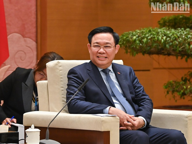 国会主席王廷惠在会见中发言。 国会主席王廷惠在会见中发言。