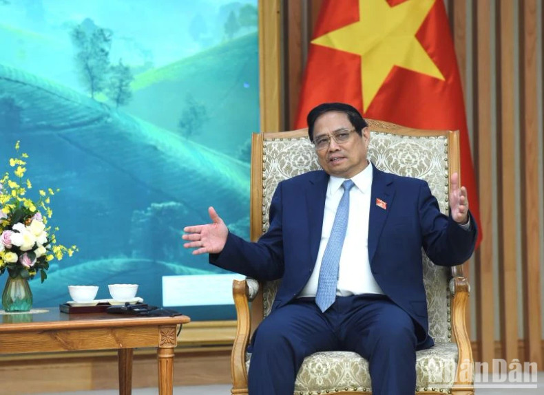 范明正总理发表讲话。