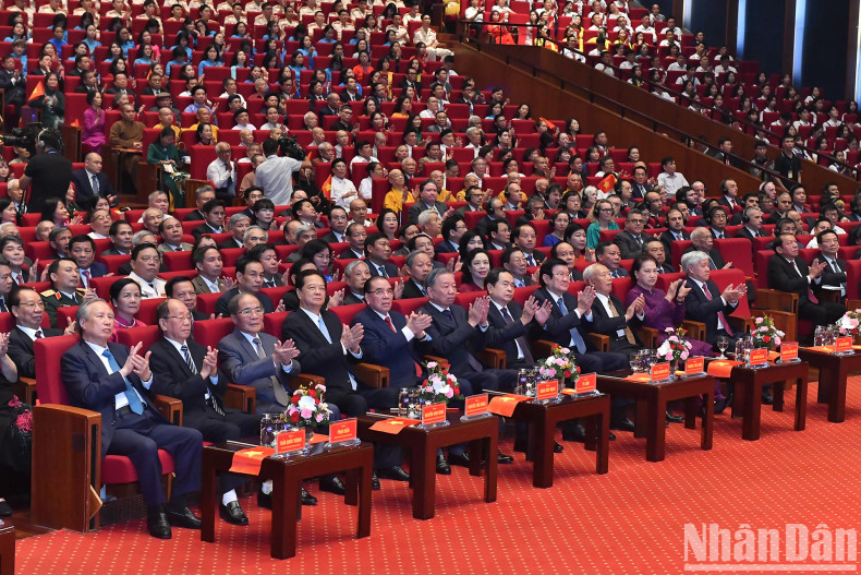 各位代表出席仪式。