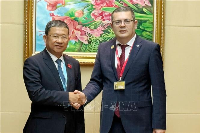 武海河主任会见乌克兰国会议员代表团团长、议会间合作与对外政策委员会主任梅列日科。