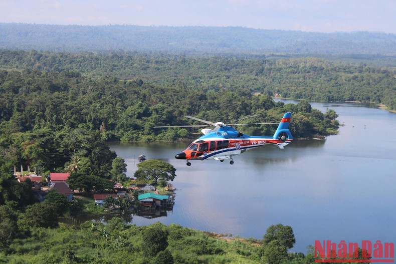越南直升机参加救援演习。 越南直升机参加救援演习。