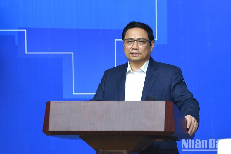 范明正总理主持会议。 范明正总理主持会议。