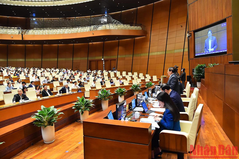 国会常务副主席陈青敏发表总结讲话。