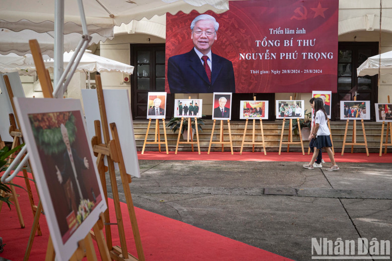 阮富仲总书记图片展将于8月25日闭幕。