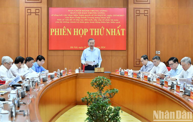 苏林总书记主持会议。