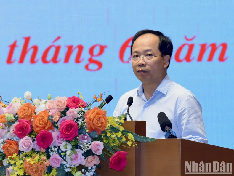 交通运输部副部长阮维林发表讲话。 交通运输部副部长阮维林发表讲话。