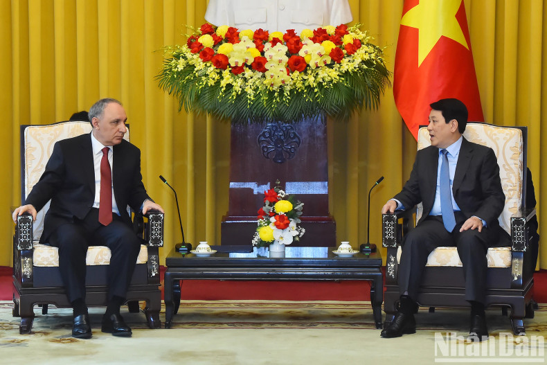 越南国家主席梁强会见阿塞拜疆总检察长卡姆兰·阿利耶夫。