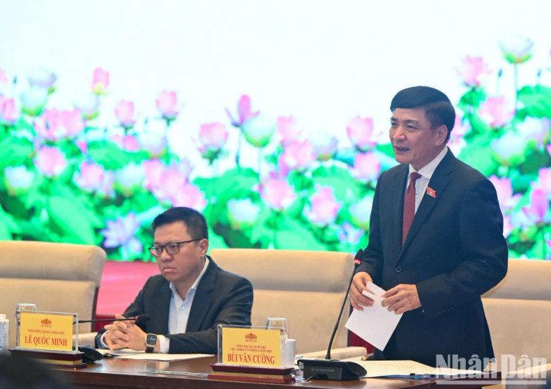 越南国会秘书长、国会办公室主任裴文强发表讲话。 越南国会秘书长、国会办公室主任裴文强发表讲话。