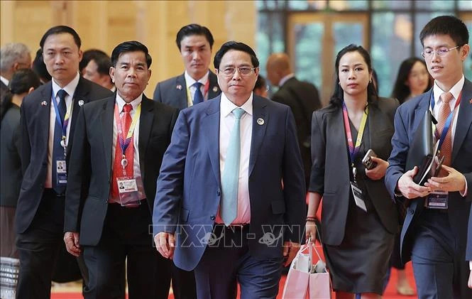 范明正总理前来出席第21届东盟—印度峰会。