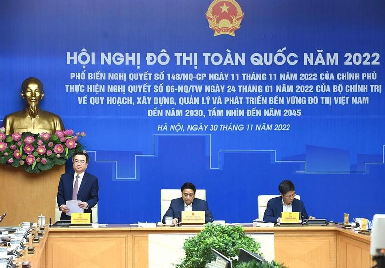 越南建设部部长阮青毅在会议上发言。 越南建设部部长阮青毅在会议上发言。