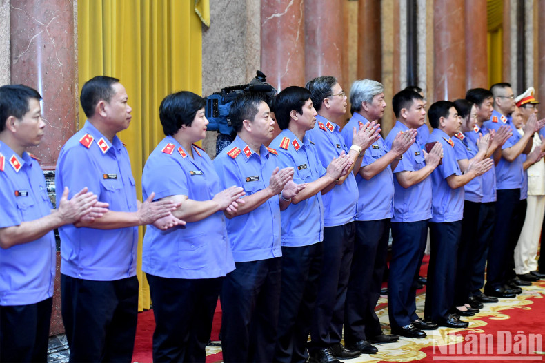 各位代表出席仪式。