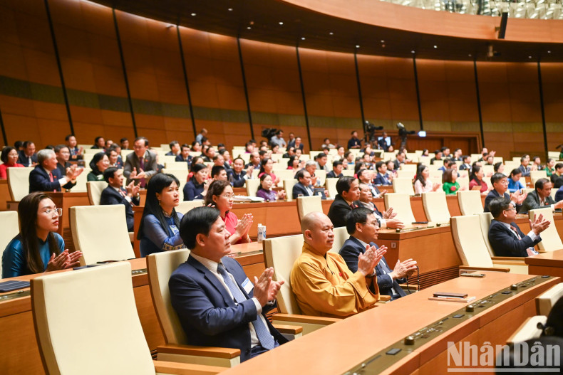 各位代表出席仪式。