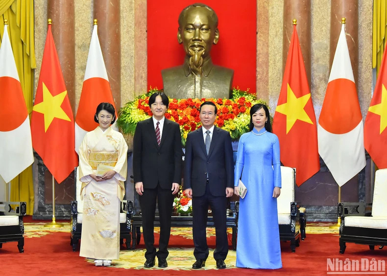越南国家主席武文赏和夫人潘氏青心会见日本皇嗣秋筱宫文仁亲王和秋筱宫妃纪子。 越南国家主席武文赏和夫人潘氏青心会见日本皇嗣秋筱宫文仁亲王和秋筱宫妃纪子。