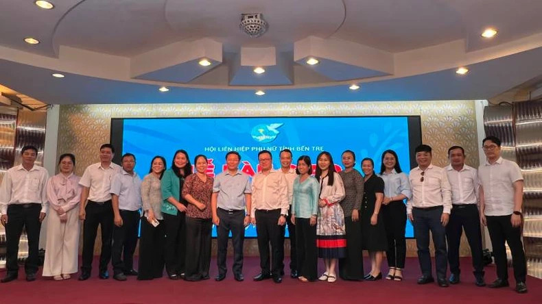 各位代表合影。 各位代表合影。