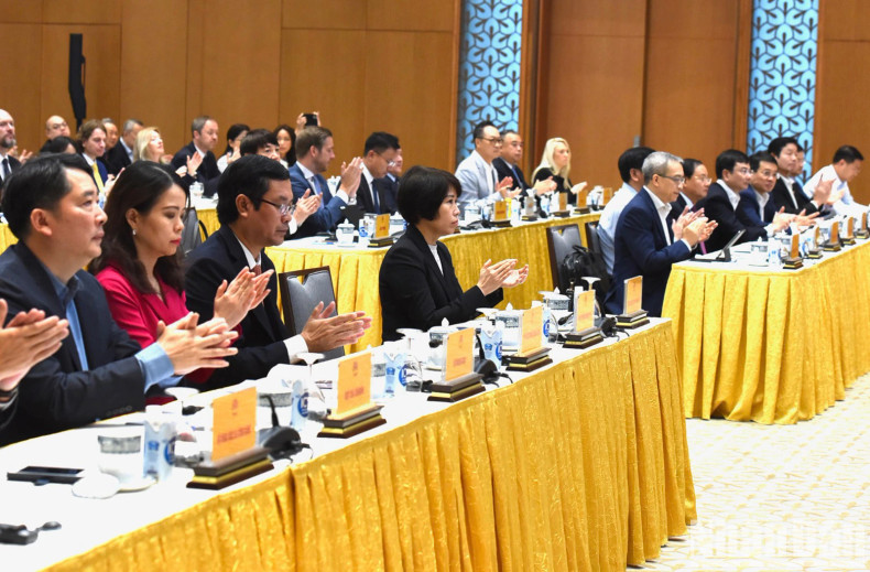 与会代表。 与会代表。