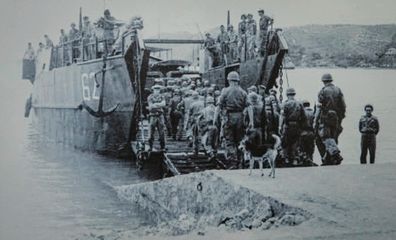 1955年5月13日,最后一批法国士兵散出海防。 1955年5月13日,最后一批法国士兵散出海防。