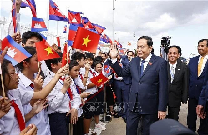 越南国会主席陈青敏在金边国际机场。 越南国会主席陈青敏在金边国际机场。