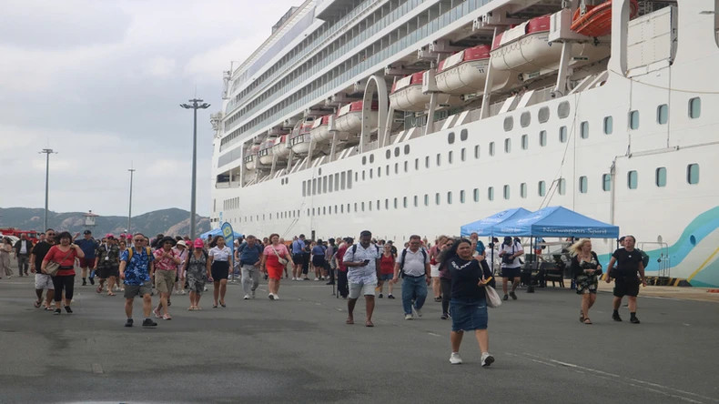 庆和省迎来大量外国游客。