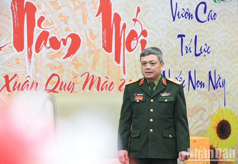 范越忠少将感谢《人民报》对该单位的关注。 范越忠少将感谢《人民报》对该单位的关注。