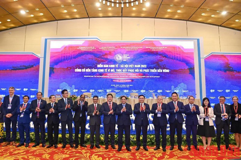 范明正总理,国会主席王廷惠和各位代表出席论坛开幕式。 范明正总理,国会主席王廷惠和各位代表出席论坛开幕式。