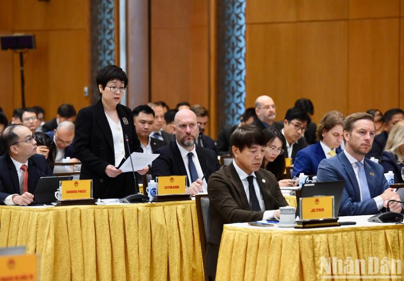 花旗银行领导发表讲话。 花旗银行领导发表讲话。